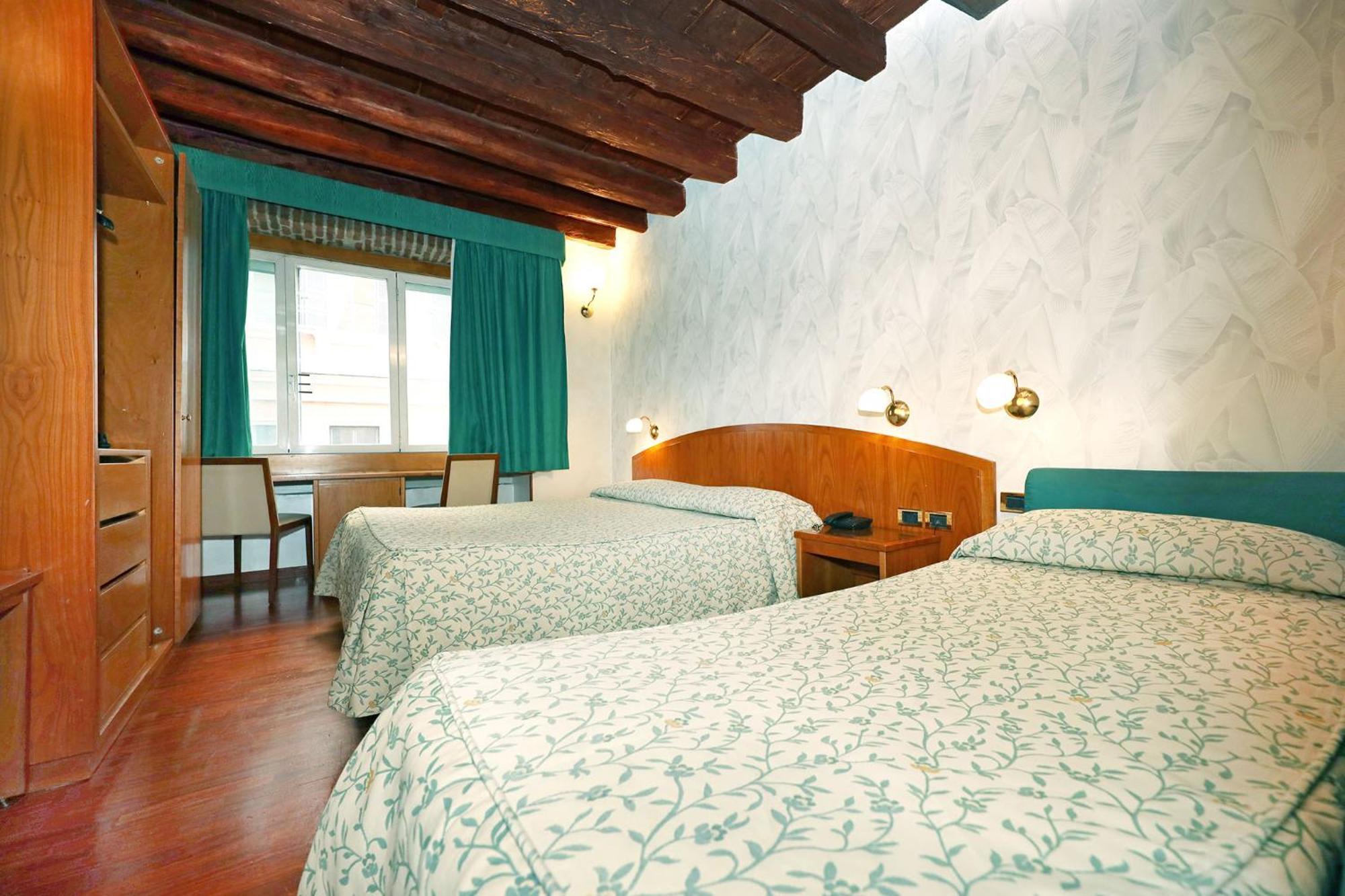 Hotel Corot — Photos 1